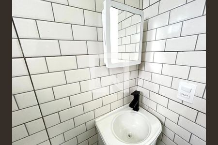 Banheiro de kitnet/studio para alugar com 1 quarto, 22m² em Portal dos Gramados, Guarulhos