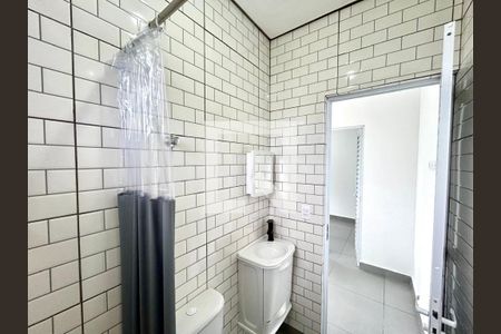 Banheiro de kitnet/studio para alugar com 1 quarto, 22m² em Portal dos Gramados, Guarulhos