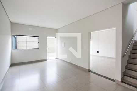 Sala de casa para alugar com 3 quartos, 130m² em Novo Mundo, Uberlândia
