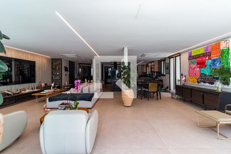 Casa à venda com 5 quartos, 500m² em Jardim Morumbi, São Paulo