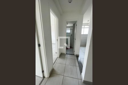 Corredor de apartamento para alugar com 2 quartos, 47m² em Parque Sarapuí, Duque de Caxias