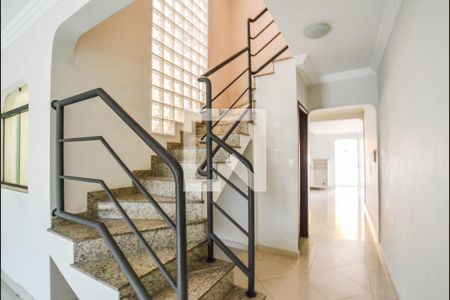 Escada de casa à venda com 3 quartos, 220m² em Jardim Las Vegas, Santo André