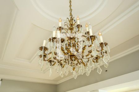 Detalhe Sala-Lustre de casa de condomínio para alugar com 5 quartos, 640m² em Riviera Tamborlim, Americana