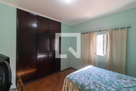 Quarto 01 da casa 01 de casa à venda com 4 quartos, 225m² em Vila Lemos, Campinas