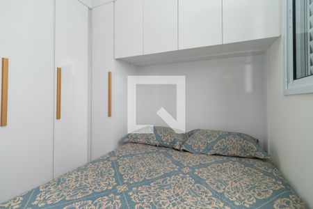 Quarto 1 de apartamento para alugar com 2 quartos, 42m² em Vila Antonieta, São Paulo