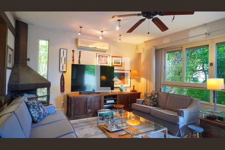 Sala 1 de casa à venda com 6 quartos, 336m² em Santo Antônio, Porto Alegre