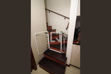 Escada de casa de condomínio à venda com 3 quartos, 129m² em Espírito Santo, Porto Alegre