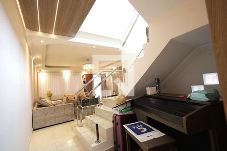 Escada de casa para alugar com 4 quartos, 335m² em Vila Sao Pedro, Santo André