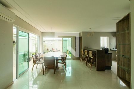 Sala de casa de condomínio para alugar com 4 quartos, 220m² em Santa Quiteria, Curitiba