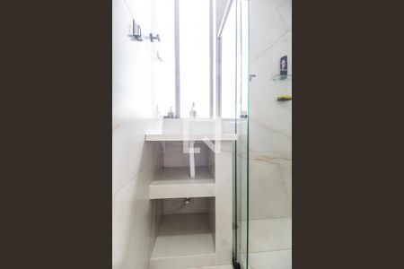 Banheiro de kitnet/studio para alugar com 1 quarto, 34m² em Jardim Maria Helena, Barueri