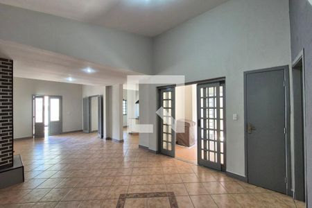 Sala de TV de casa à venda com 3 quartos, 240m² em Vila Mimosa, Campinas