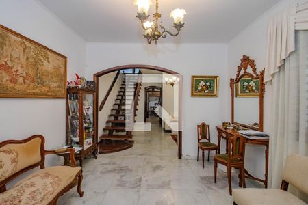 Casa para alugar com 4 quartos, 240m² em Santa Cecília, Porto Alegre