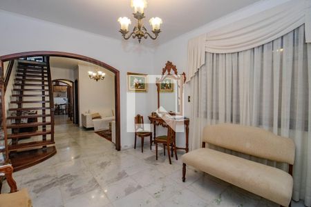 Casa para alugar com 4 quartos, 240m² em Santa Cecília, Porto Alegre