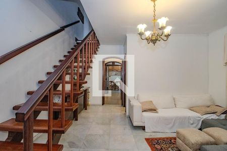 Casa para alugar com 4 quartos, 240m² em Santa Cecília, Porto Alegre