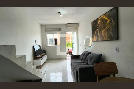 Sala de casa de condomínio para alugar com 2 quartos, 100m² em Vargem Pequena, Rio de Janeiro