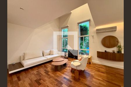 Sala de casa de condomínio à venda com 4 quartos, 280m² em Santo Amaro, São Paulo