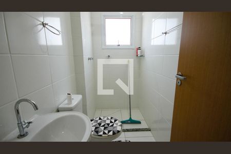 Banheiro Social de apartamento para alugar com 2 quartos, 62m² em Boqueirão, Praia Grande