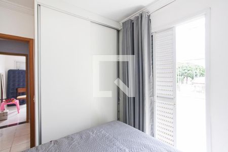 Quarto 1 de apartamento para alugar com 2 quartos, 47m² em Santa Mônica, Uberlândia