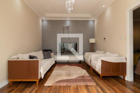 Casa à venda com 6 quartos, 300m² em Vila Buenos Aires, São Paulo