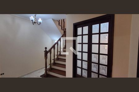 Escada de casa para alugar com 4 quartos, 120m² em Jardim Sao Caetano, São Caetano do Sul