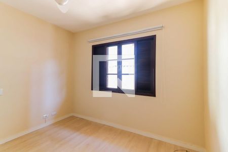 Quarto 1 de casa para alugar com 3 quartos, 166m² em Jardim das Vertentes, São Paulo