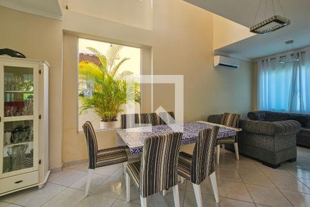 Sala de casa de condomínio para alugar com 3 quartos, 210m² em Bal Pernambuco, Guarujá