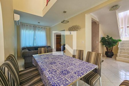 Sala de casa de condomínio para alugar com 3 quartos, 210m² em Bal Pernambuco, Guarujá