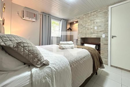 Suíte 1 de casa para alugar com 2 quartos, 80m² em Sambaqui, Florianópolis