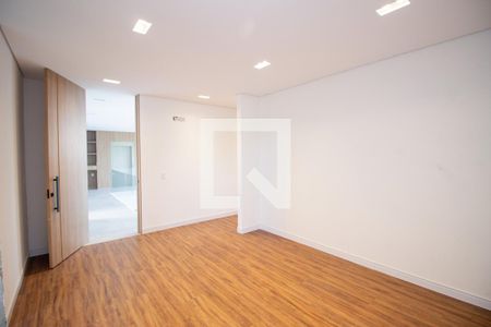 Closet da suíte de casa de condomínio à venda com 3 quartos, 650m² em Estância Silveira, Contagem