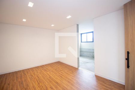 Closet da suíte de casa de condomínio à venda com 3 quartos, 650m² em Estância Silveira, Contagem