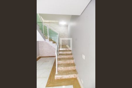 Escada de casa de condomínio para alugar com 5 quartos, 10230m² em Chacara Santa Lucia dos Ypes, Carapicuíba