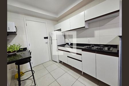 Cozinha de kitnet/studio para alugar com 1 quarto, 28m² em Jardim Caravelas, São Paulo