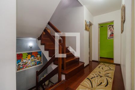Corredor de casa à venda com 3 quartos, 330m² em Serraria, Porto Alegre