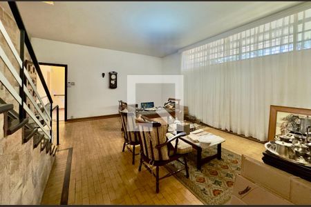 Casa para alugar com 4 quartos, 300m² em Sion, Belo Horizonte