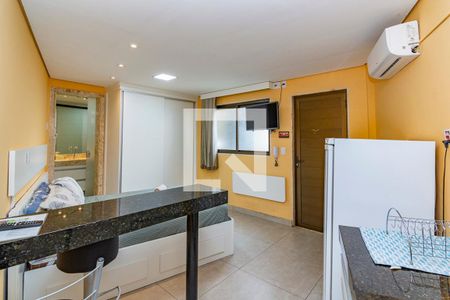 Cozinha de kitnet/studio para alugar com 1 quarto, 28m² em Minas Brasil, Belo Horizonte