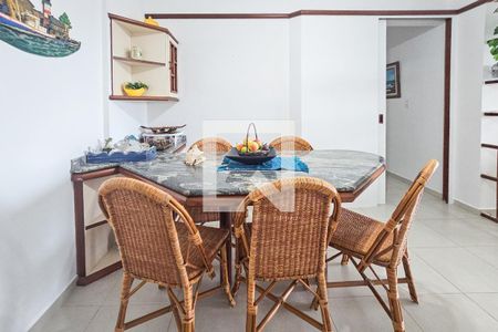 Sala de apartamento para alugar com 2 quartos, 125m² em Jardim Tres Marias, Guarujá