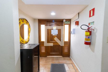 Hall de entrada de casa de condomínio à venda com 2 quartos, 70m² em Glória, Porto Alegre