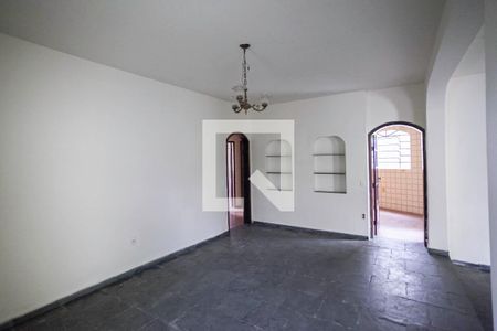 Sala 2 de casa para alugar com 3 quartos, 360m² em Glória, Belo Horizonte