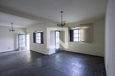 Sala 2 de casa para alugar com 3 quartos, 360m² em Glória, Belo Horizonte