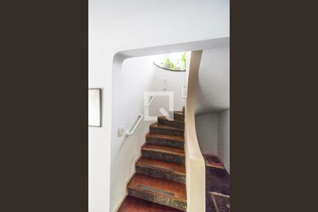 Escada de casa de condomínio para alugar com 4 quartos, 1300m² em Chacara Santa Lucia, Carapicuíba