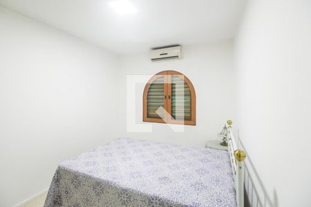Quarto de casa de condomínio para alugar com 4 quartos, 1300m² em Chacara Santa Lucia, Carapicuíba