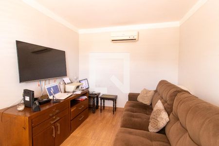 Sala de TV de casa à venda com 3 quartos, 197m² em Vila Nova, Campinas