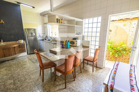 cozinha de casa à venda com 10 quartos, 469m² em Serrano, Belo Horizonte