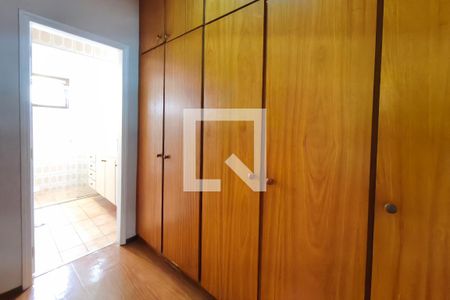 Closet Suíte de apartamento à venda com 2 quartos, 118m² em Vila Paraiso, Campinas