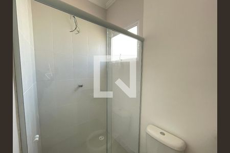 Banheiro de casa de condomínio para alugar com 3 quartos, 90m² em Parque Dom Henrique, Cotia