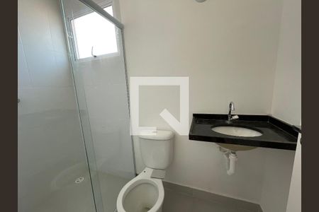 Banheiro de casa de condomínio para alugar com 3 quartos, 90m² em Parque Dom Henrique, Cotia