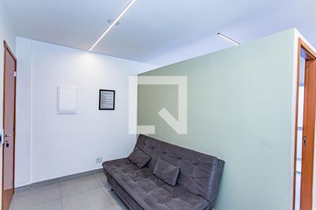 Sala, cozinha e área de serviço de apartamento para alugar com 1 quarto, 28m² em Vila Zat, São Paulo