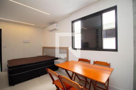 Sala/Quarto de kitnet/studio para alugar com 1 quarto, 28m² em Alto de Pinheiros, São Paulo