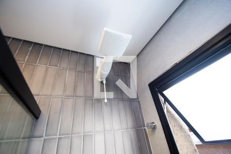 Banheiro Social de kitnet/studio para alugar com 1 quarto, 26m² em Alto de Pinheiros, São Paulo