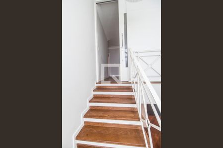 Escada de casa para alugar com 4 quartos, 460m² em Alphaville, Santana de Parnaíba